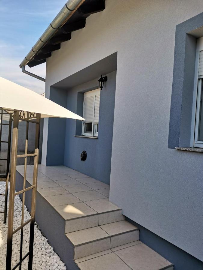 Apartman Lucija Kuca Za Odmor Vukovár Kültér fotó